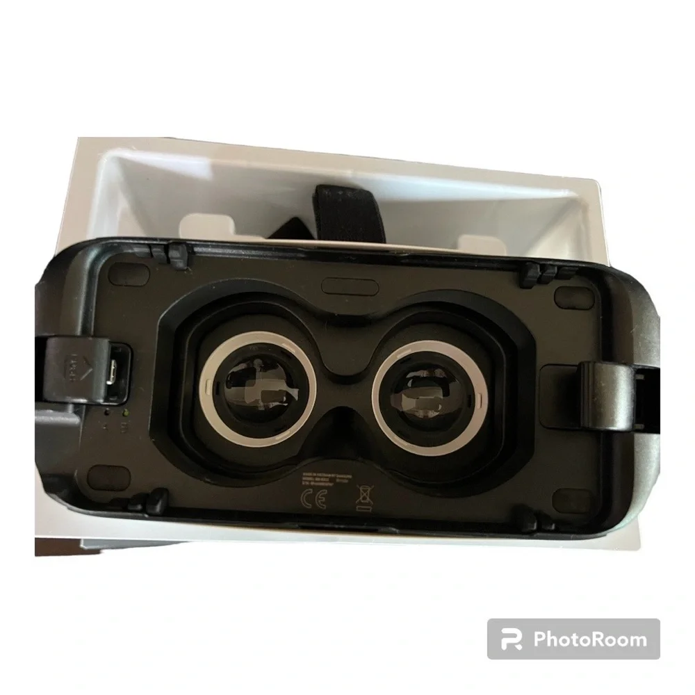 Virtual Reality Goggles